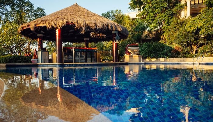 luxury hotel swimming pool where you can earn BA miles