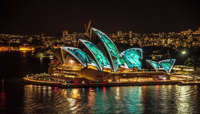sydney-opera-house lit up by lasers
