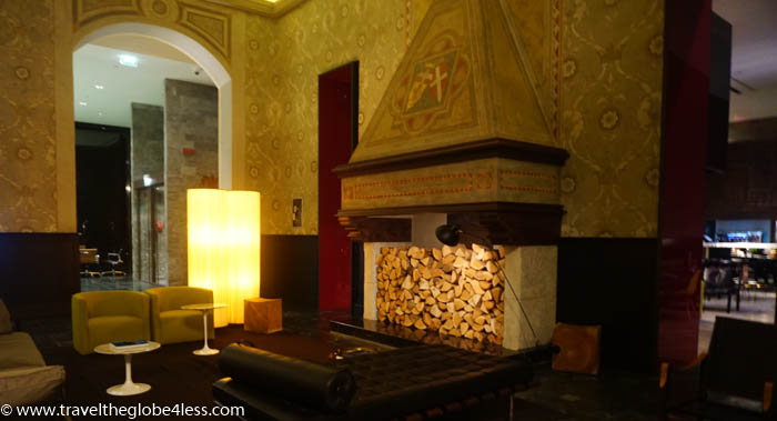 Grand Hotel Billia entrance fireplace