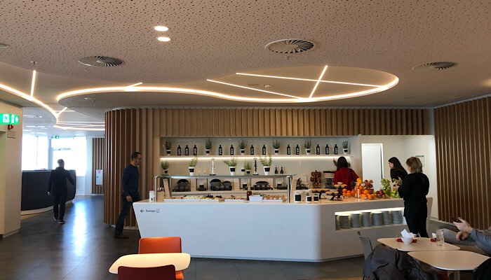 Food and beverage area in Munich business class lounge