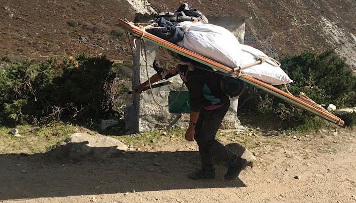 Porter on the Everest Base Camp trail 