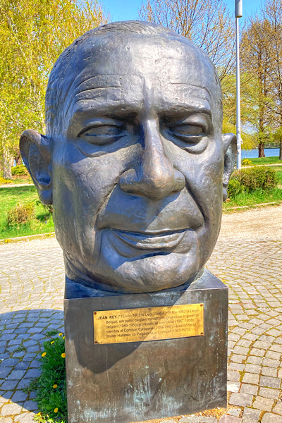 European leaders - sculpted heads in Herastrau Park