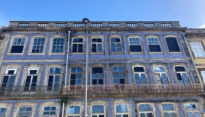 One of the beautifully decorated buildings of Porto 